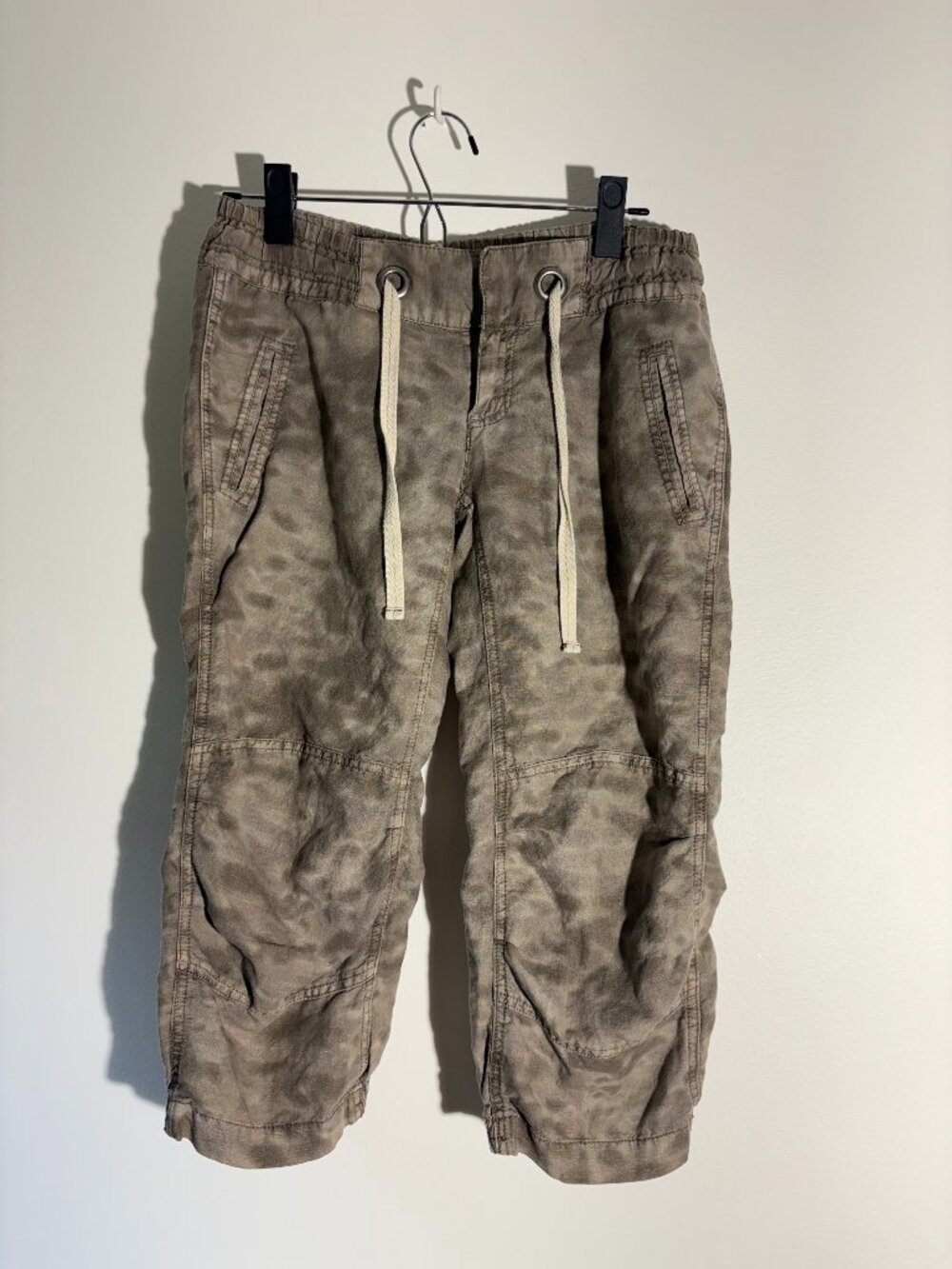 Free People Camo Linen Cotton Cropped Joggers Size 6 Drawstring Cargo Pants Util